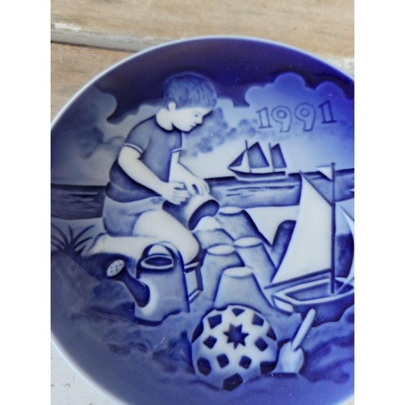 B&g fun at the beach 1991 children's Day Blue plat - Picture 2 of 3